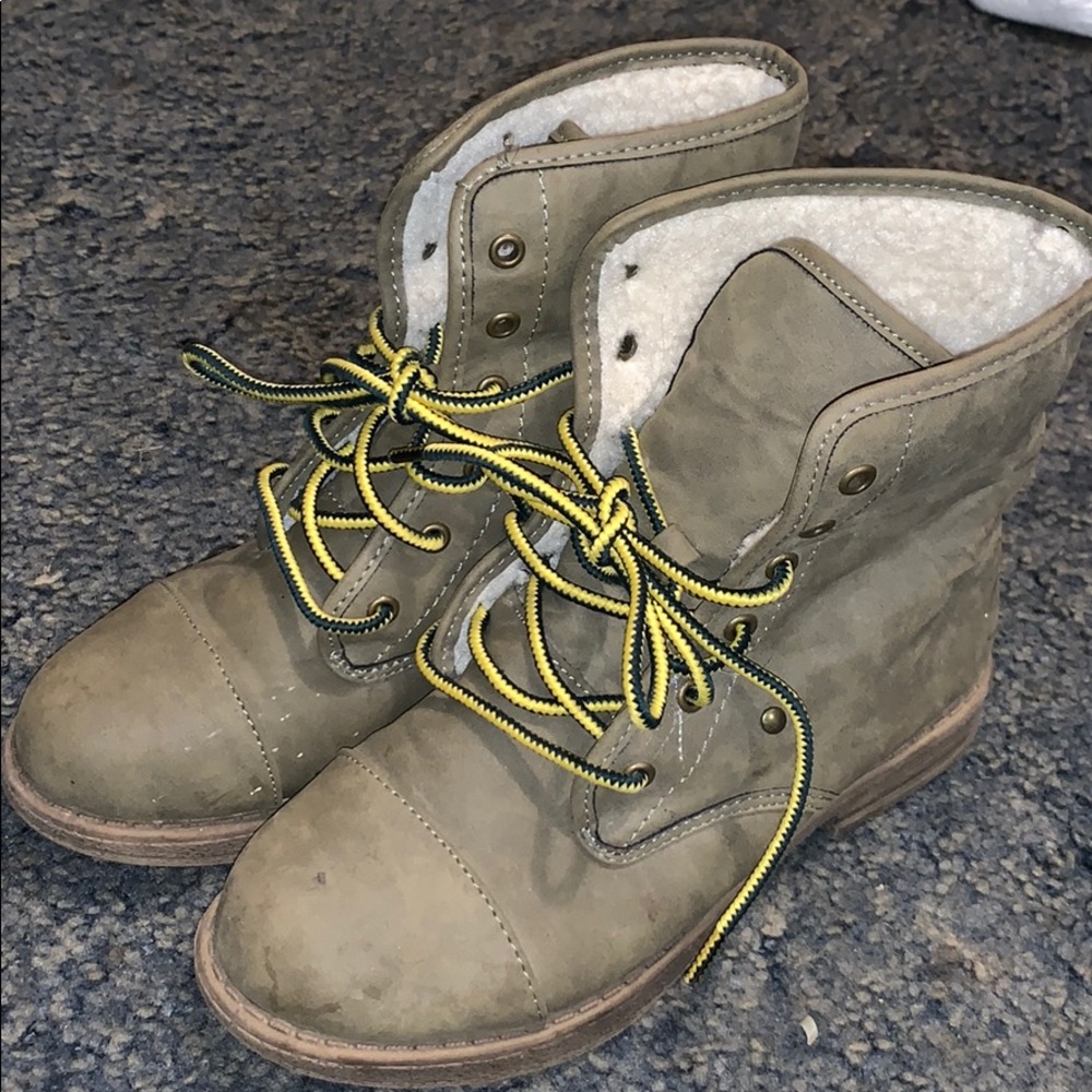 Combat boots